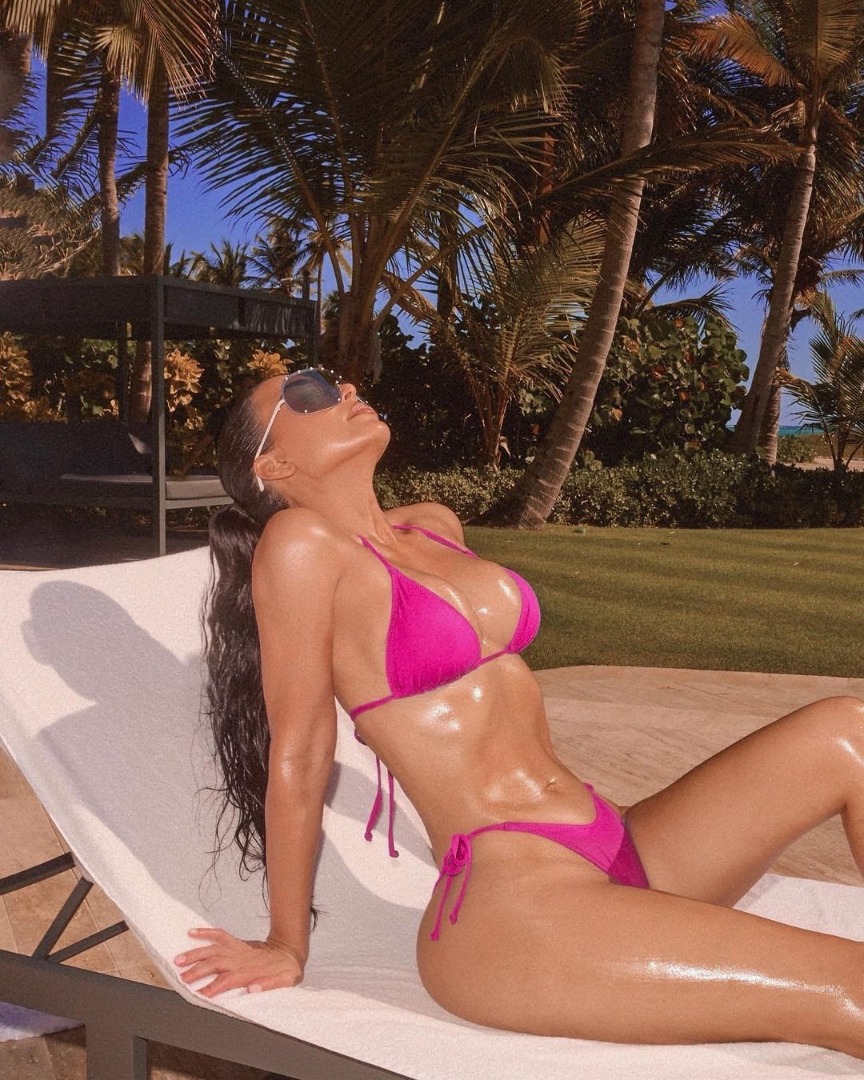 Kim Kardashian iç gösteren bikinisiyle şov yaptı! 2
