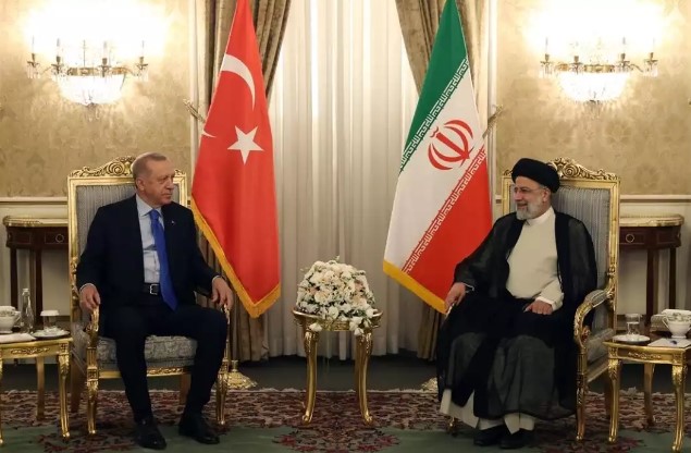 Erdoğan'ın İran'daki görüşmelerinde Türk bayrağının olmaması tartışmalara neden olmuştu. O fotoğrafın sırrı ortaya çıktı 3