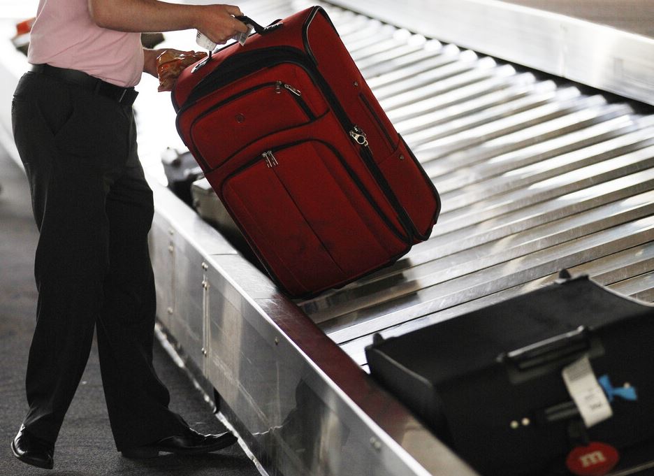 Almanya'da havalimanı yetkililerinden renkli valiz çağrısı. Sosyal medya yıkıldı 7