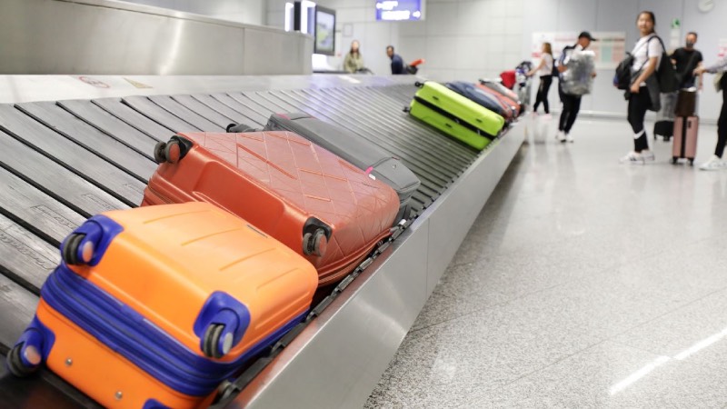 Almanya'da havalimanı yetkililerinden renkli valiz çağrısı. Sosyal medya yıkıldı 3