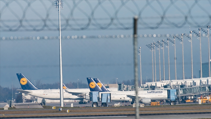Dev hava yolu şirketi Lufthansa'da kriz | Binlerce uçuş iptal edildi 1
