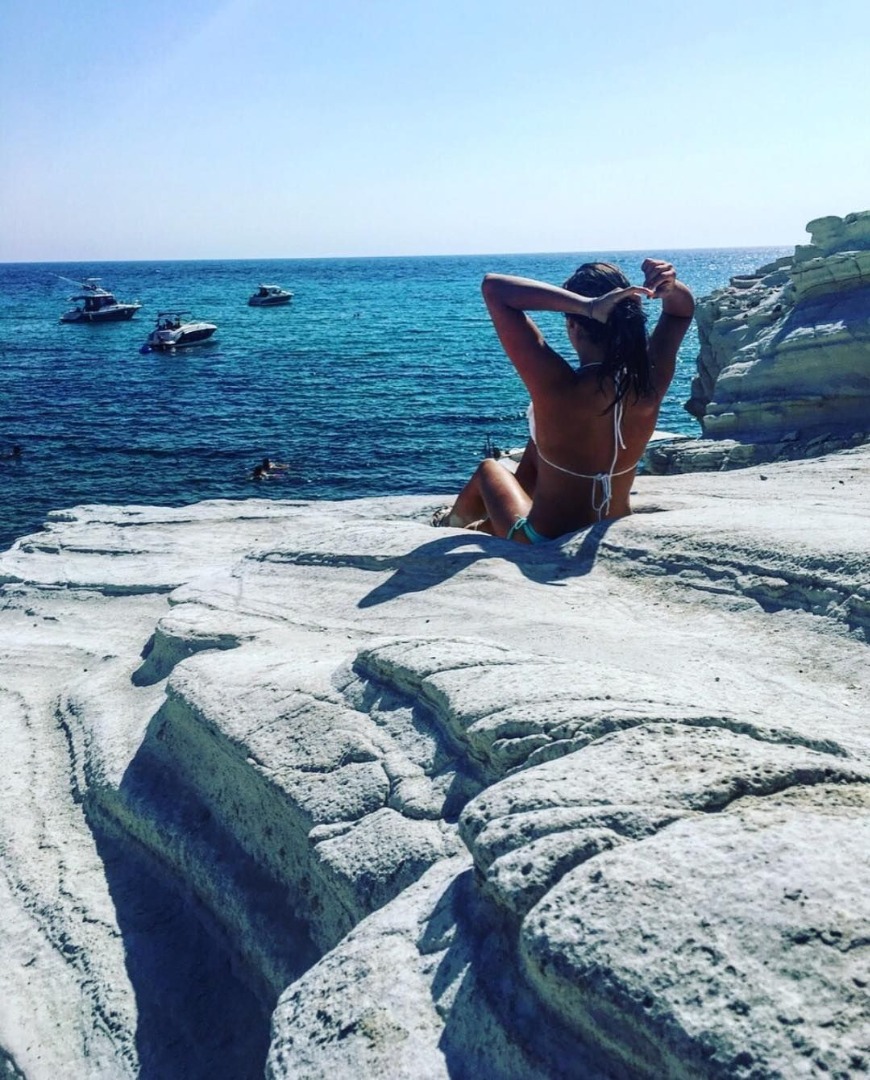 Milli voleybolcu Hande Baladin bikini ile havuza girince olay oldu 25