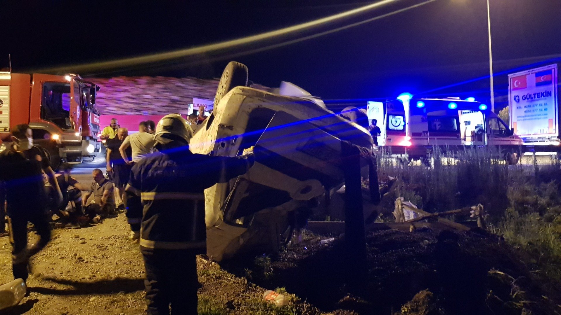 Samsun'da hafif ticari araç takla attı: 2 ölü, 3 yaralı 6