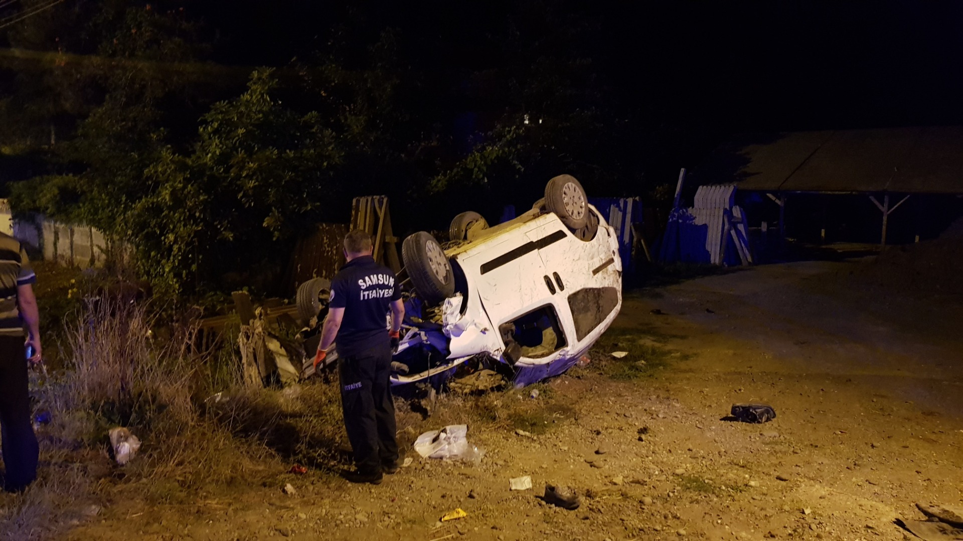 Samsun'da hafif ticari araç takla attı: 2 ölü, 3 yaralı 4