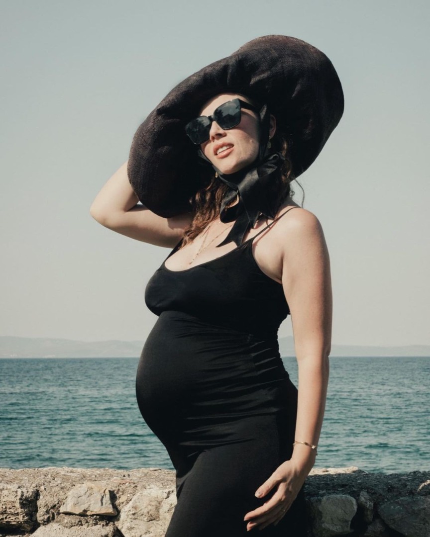 8.5 aylık hamile Demet Evgar, hamileliğinin son günlerini fotoğraf paylaşarak geçiriyor 3