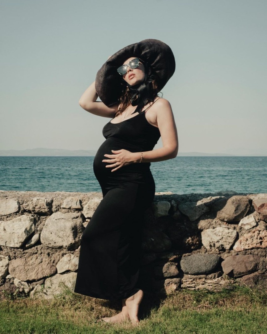 8.5 aylık hamile Demet Evgar, hamileliğinin son günlerini fotoğraf paylaşarak geçiriyor 2