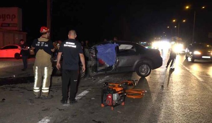 U dönüşü yapan TIR'la otomobil çarpıştı: 2 ölü, 2 ağır yaralı 2