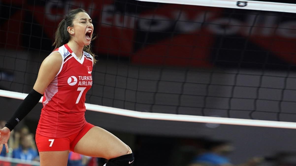 Milli voleybolcu Hande Baladın bikiniden sonra bir elbise giydi herkes ona baktı 2