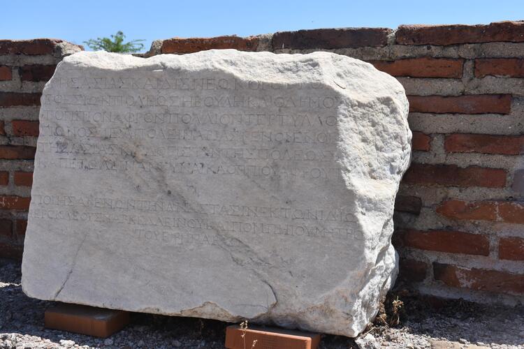 Ayasuluk Tepesi’nde yeni iskeletler bulundu! Bizans dönemine ait, üst üste gömülmüş… 14