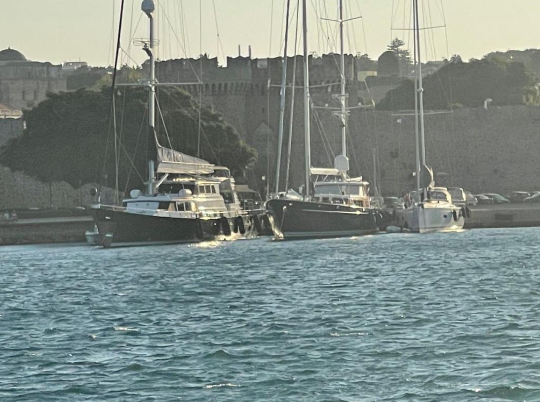 İnan Kıraç 12 günlük erzak aldığı teknesinin güvertesine ilk kez çıktı | Sedat Peker'in sürekli bahsettiği İnan Kıraç Yunan adasında görüntülendi 3