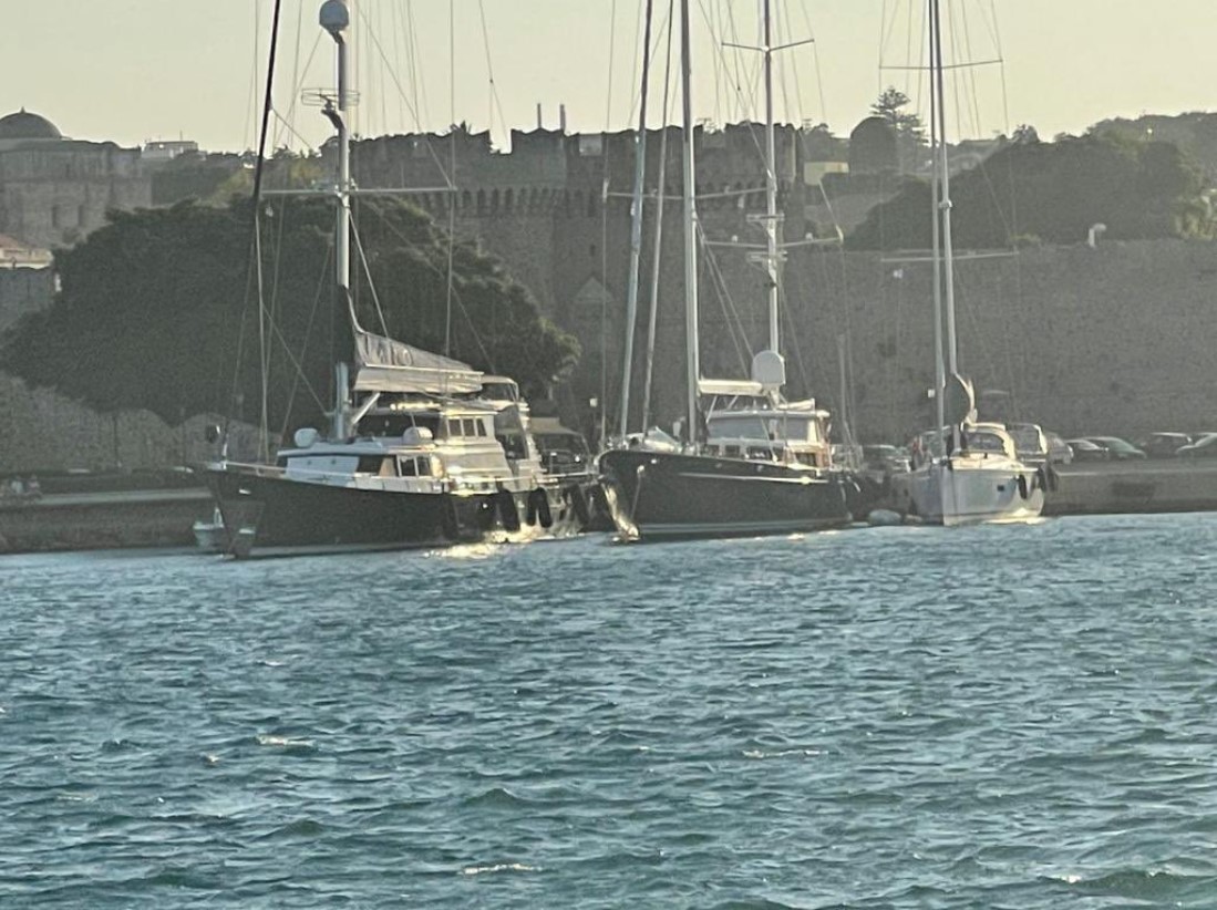 İnan Kıraç 12 günlük erzak aldığı teknesinin güvertesine ilk kez çıktı | Sedat Peker'in sürekli bahsettiği İnan Kıraç Yunan adasında görüntülendi 7