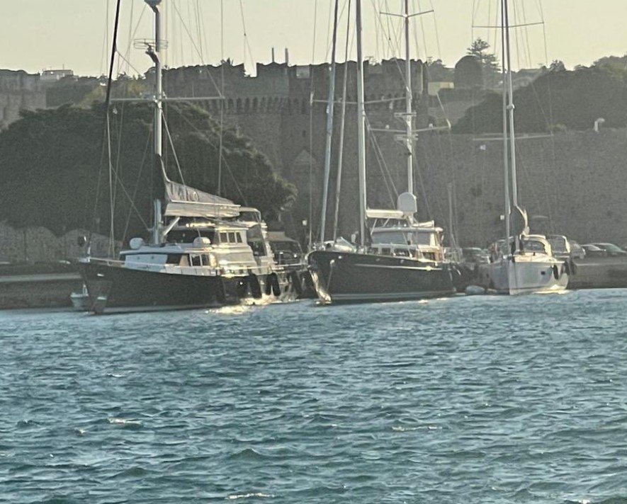 İnan Kıraç 12 günlük erzak aldığı teknesinin güvertesine ilk kez çıktı | Sedat Peker'in sürekli bahsettiği İnan Kıraç Yunan adasında görüntülendi 4