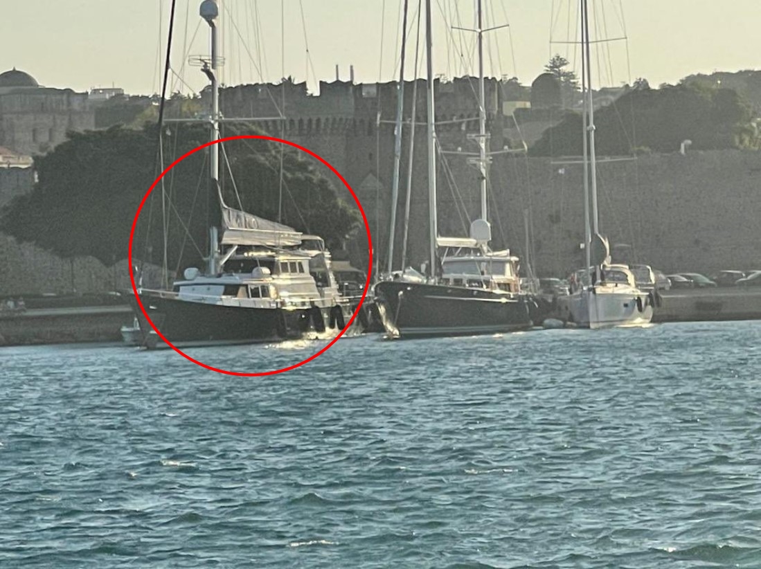 İnan Kıraç 12 günlük erzak aldığı teknesinin güvertesine ilk kez çıktı | Sedat Peker'in sürekli bahsettiği İnan Kıraç Yunan adasında görüntülendi 10