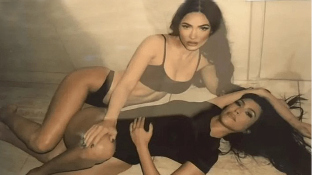 Fotoğrafları olay oldu. Megan Fox ve Koutney Kardashian erotik pozlarına''OnlyFans hesabı açalım mı?'' notunu yazdı 16
