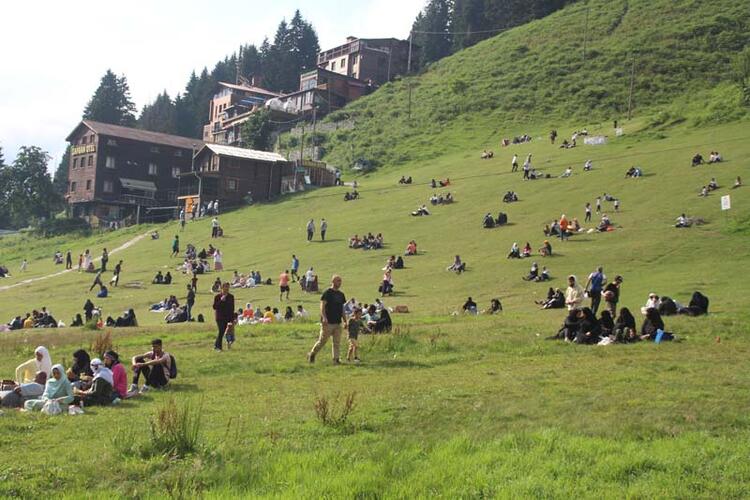 Turistler akın etti Ayder Yaylası doldu taştı! Bakın en çok hangi milletten insanlar geldi 7