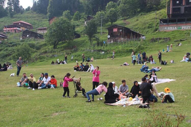 Turistler akın etti Ayder Yaylası doldu taştı! Bakın en çok hangi milletten insanlar geldi 5