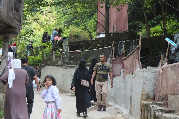 Turistler akın etti Ayder Yaylası doldu taştı! Bakın en çok hangi milletten insanlar geldi 9