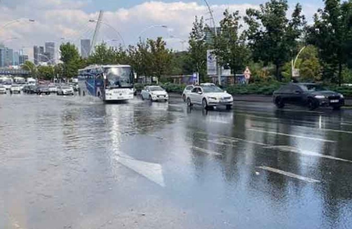 Ankara'daki fırtına ve sağanak can aldı 7