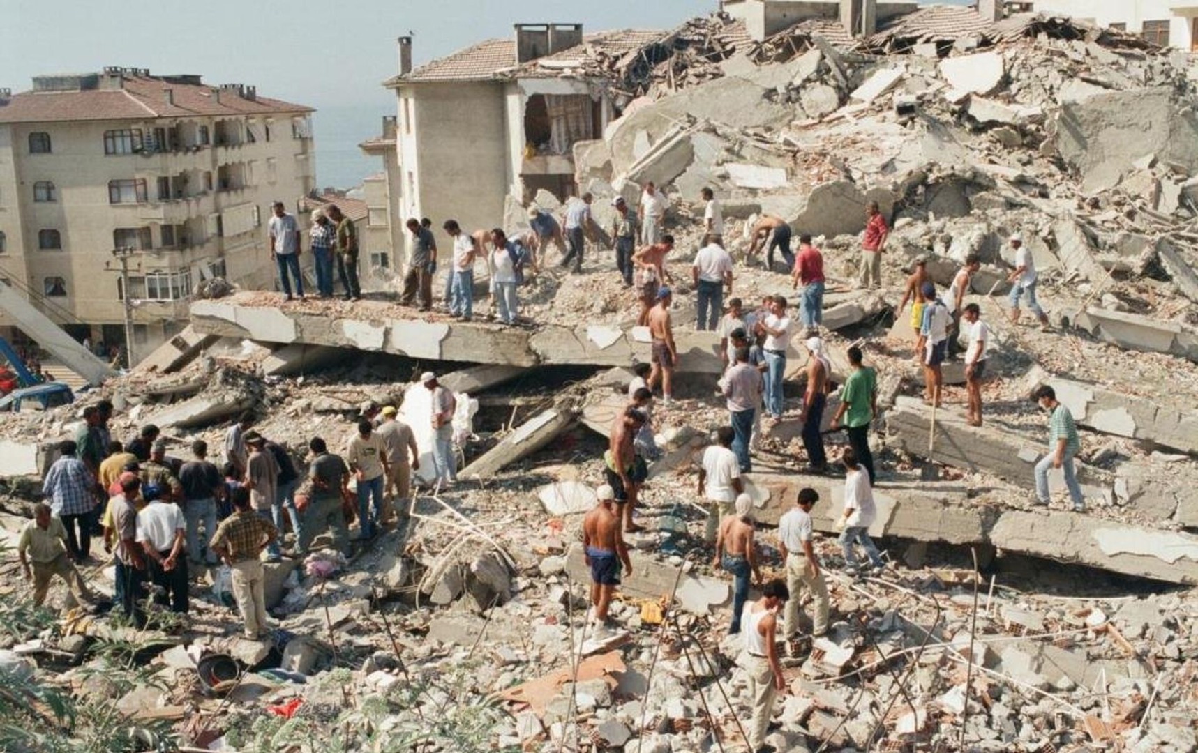 Asrın felaketi 17 Ağustos Marmara Depremi'nin 23. yılı. Acılar ilk günkü gibi 8