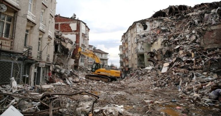 Asrın felaketi 17 Ağustos Marmara Depremi'nin 23. yılı. Acılar ilk günkü gibi 4