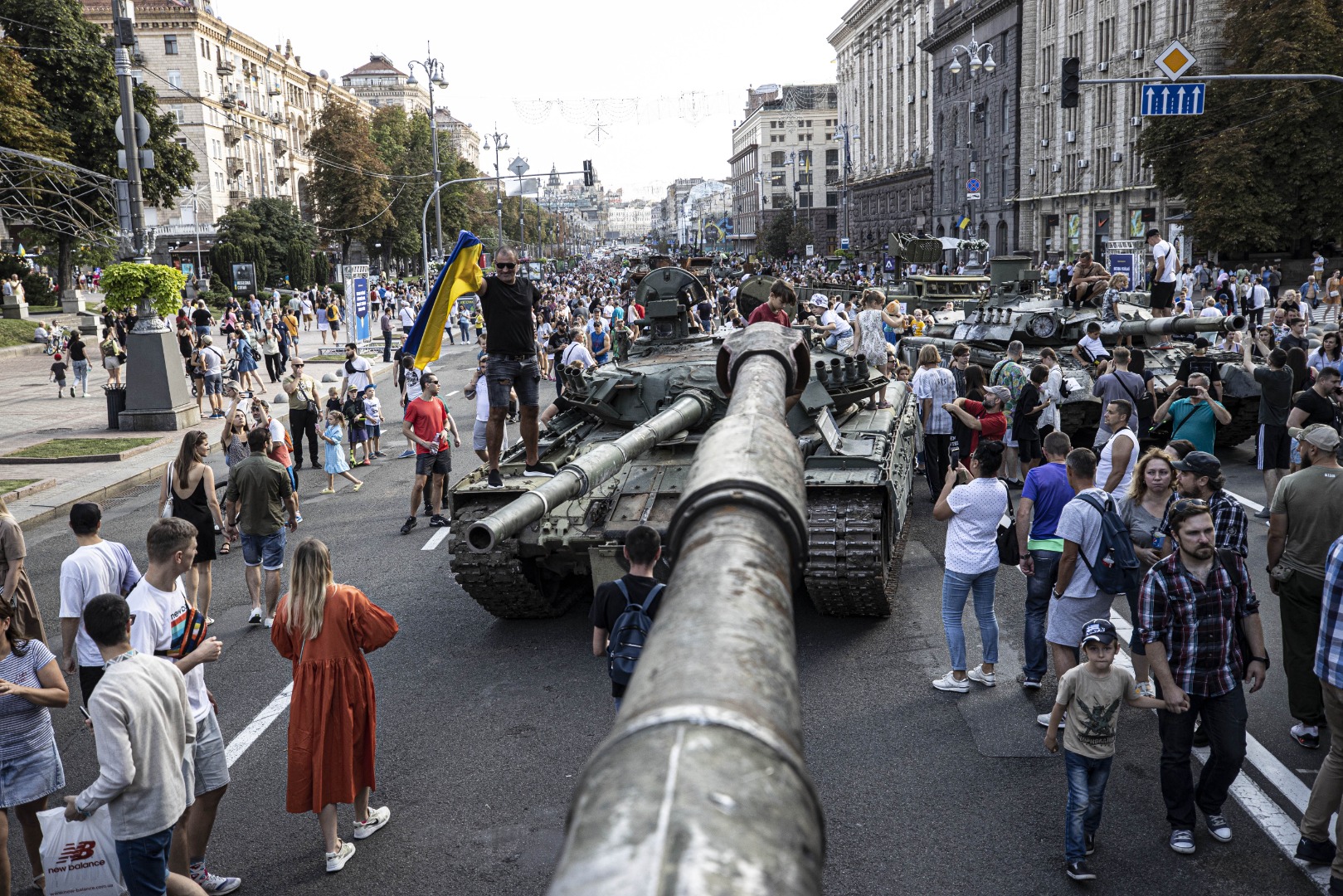 Ukrayna tarafından ele geçirilen Rus askeri zırhlıları Kiev'de sergileniyor 36