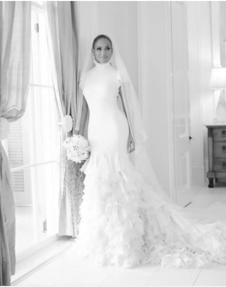 Jennifer Lopez düğününde 3 milyon dolarlık 3 ayrı gelinlik giydi Yılın düğününden ilk fotoğraflar paylaşıldı 10