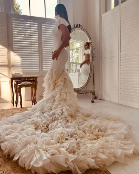 Jennifer Lopez düğününde 3 milyon dolarlık 3 ayrı gelinlik giydi Yılın düğününden ilk fotoğraflar paylaşıldı 7