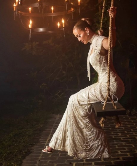 Jennifer Lopez düğününde 3 milyon dolarlık 3 ayrı gelinlik giydi Yılın düğününden ilk fotoğraflar paylaşıldı 8