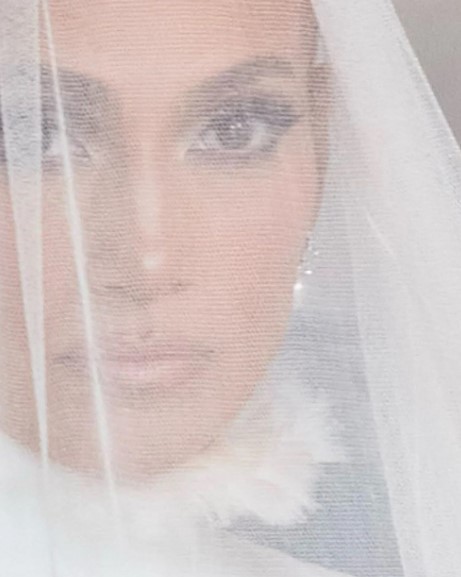 Jennifer Lopez düğününde 3 milyon dolarlık 3 ayrı gelinlik giydi Yılın düğününden ilk fotoğraflar paylaşıldı 4