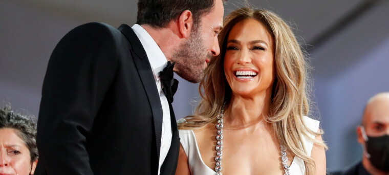 Jennifer Lopez düğününde 3 milyon dolarlık 3 ayrı gelinlik giydi Yılın düğününden ilk fotoğraflar paylaşıldı 2