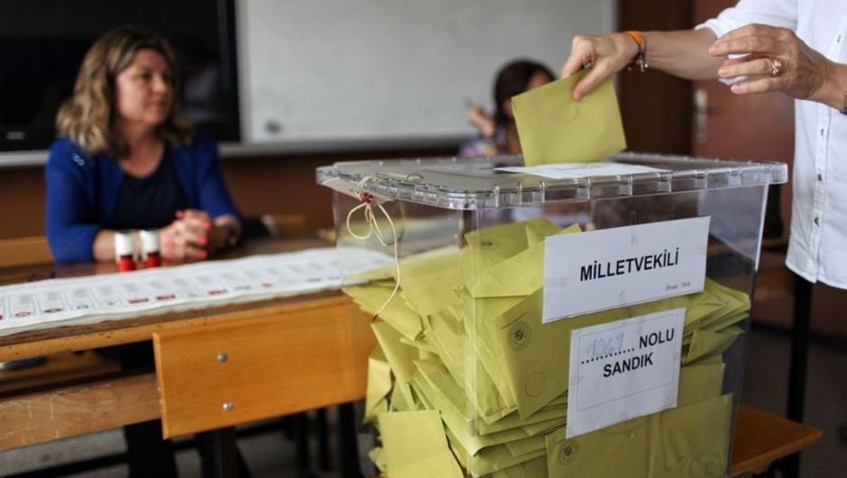 AKP'de alarm zillerini çaldıracak anket 8