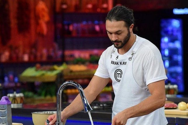 MasterChef yarışmacısı Burak Kaya hakkında şok eden şiddet iddiası. Eski sevgilisi konuştu 10