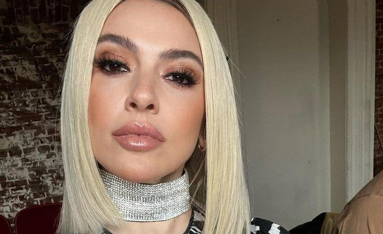 Hadise sahnede şarkı söylerken bir anda gözyaşlarına boğuldu. Konserde duygu dolu anlar 20