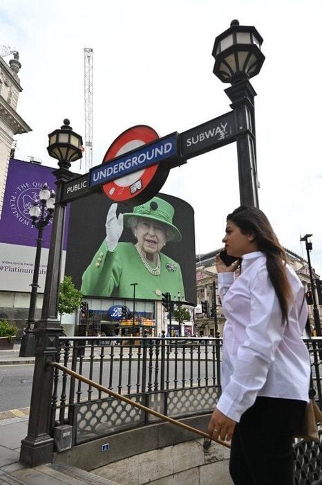 Kraliçe Elizabeth’in ölüm tarihini bilen hesap Kral Charles için de tarih verdi 32