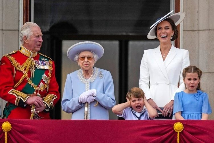 Kraliçe Elizabeth’in ölüm tarihini bilen hesap Kral Charles için de tarih verdi 35