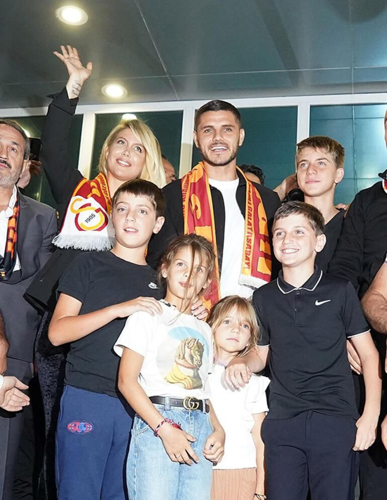 Mauro Icardi'nin model olan eşi Wanda Nara'nın fotoğrafları olay oldu .Galatasaray'dan istedikleriyle gündeme gelmişti 2