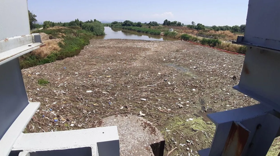 Türkiye'nin ünlü nehri "çöp nehir" oldu. Artık çöpten su bile gözükmüyor 3