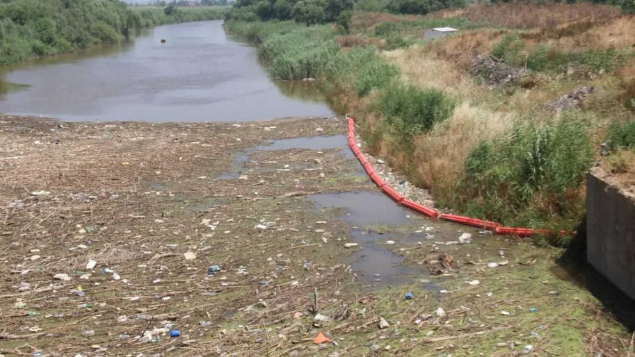 Türkiye'nin ünlü nehri "çöp nehir" oldu. Artık çöpten su bile gözükmüyor 2