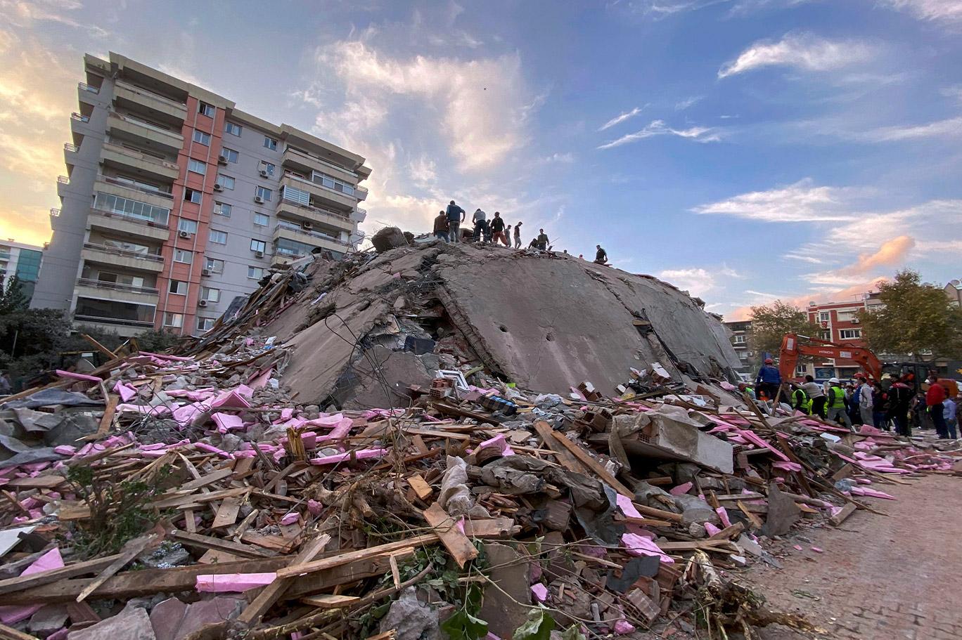 İşaret ettiği yer sallanan Naci Görür İstanbul için son uyarıyı yaptı yıkılacak bina ve baraj sayısını ilk kez açıkladı 19
