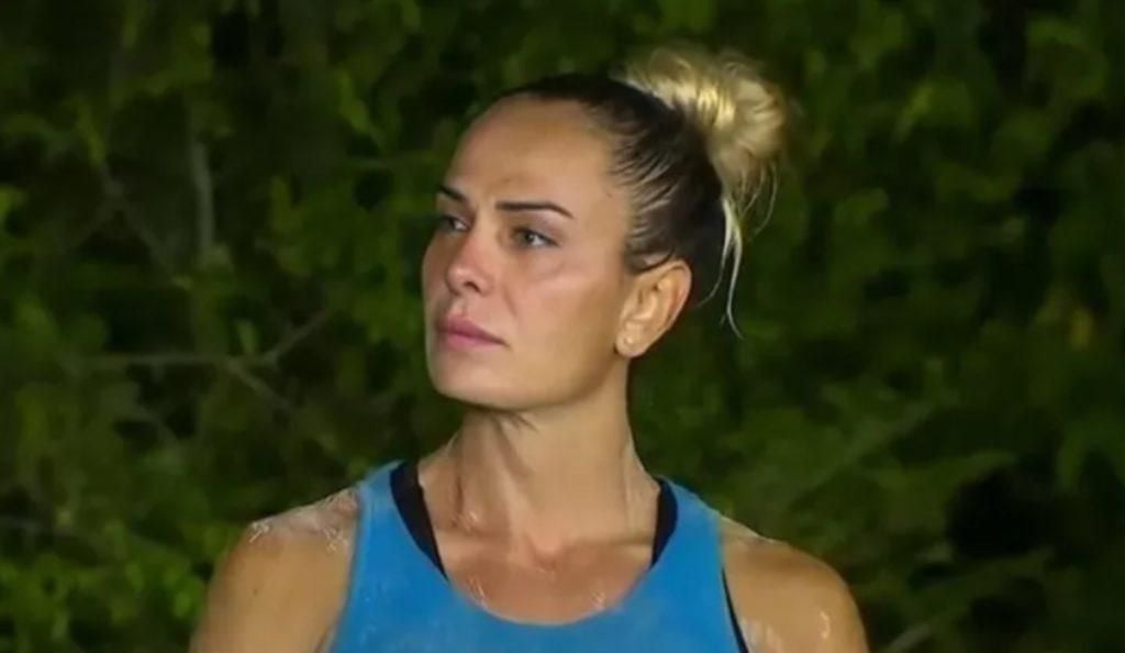 Survivor Nagihan derin yırtmaçlı pozuyla göz kamaştırdı 4