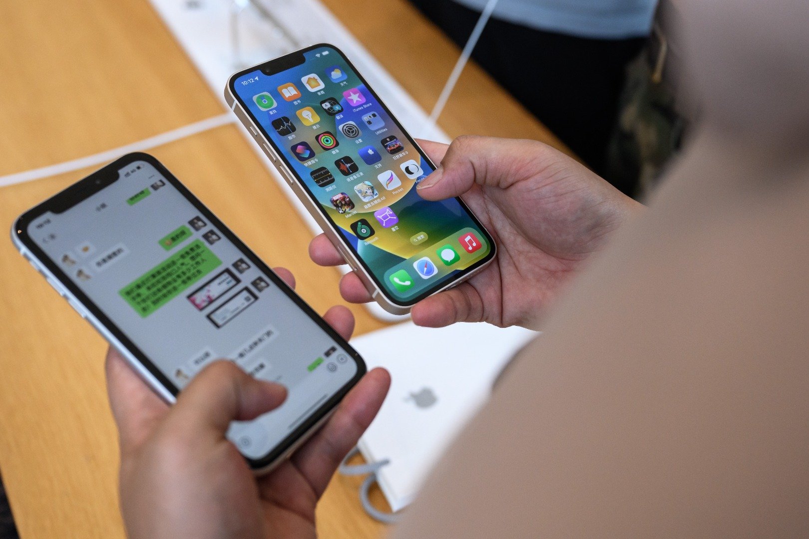 Kapış kapış gitti: Çin'de iPhone 14 kuyruğu 15