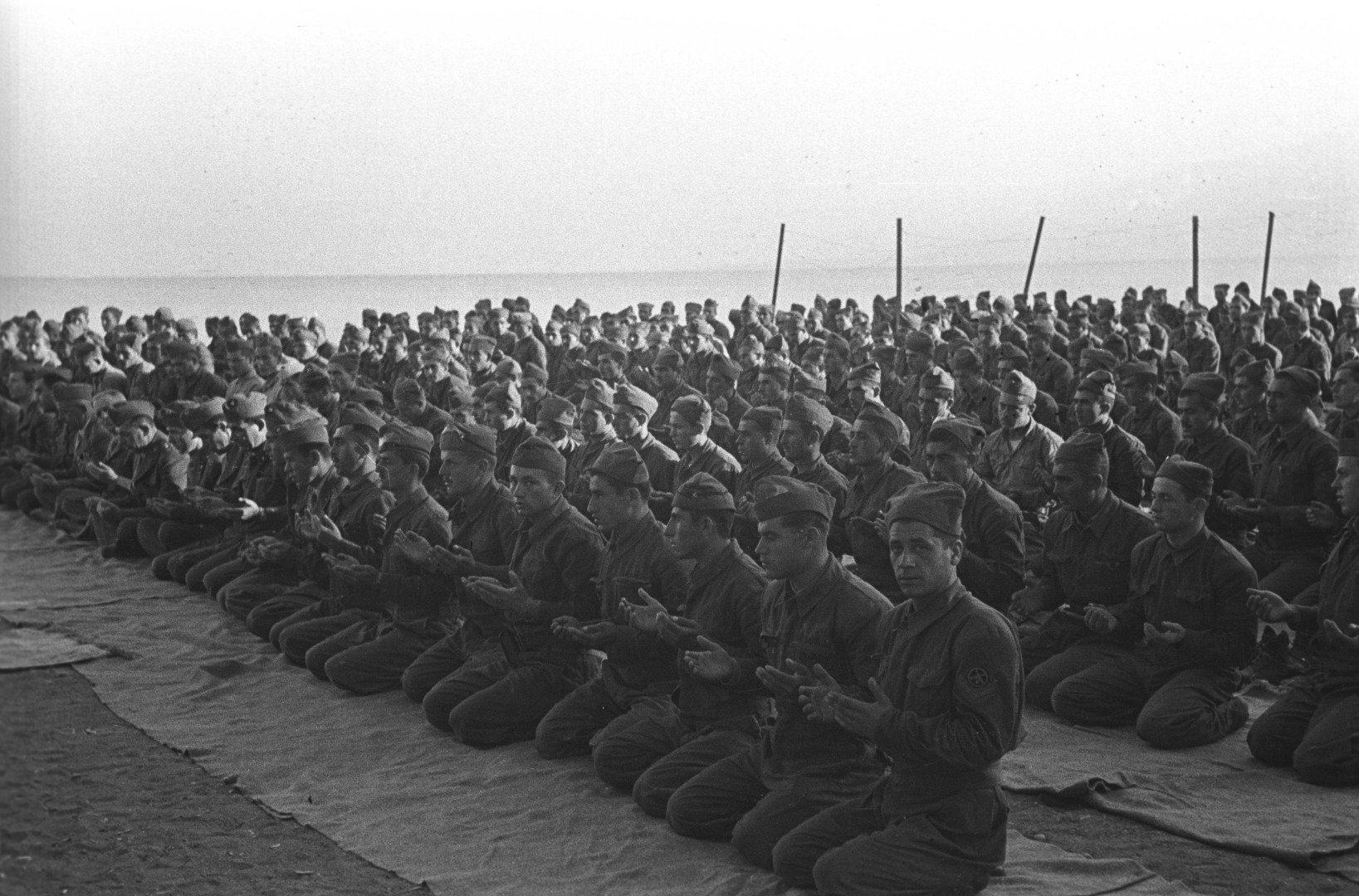 Türk Askerinin Kore savaşına katılışından bu yana 72 yıl geçti. İşte siyah beyaz fotoğraflarla Kore'ye gidişin öyküsü 4