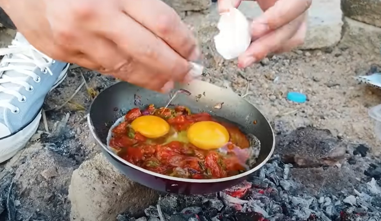 MasterChef Danilo Zana Mısır çöllerinde.  Bedevilere menemen yaptı 10