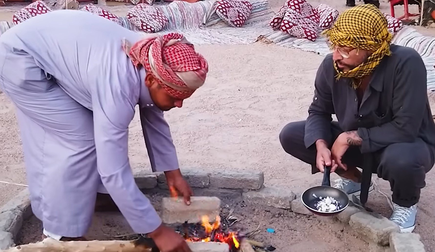 MasterChef Danilo Zana Mısır çöllerinde.  Bedevilere menemen yaptı 5