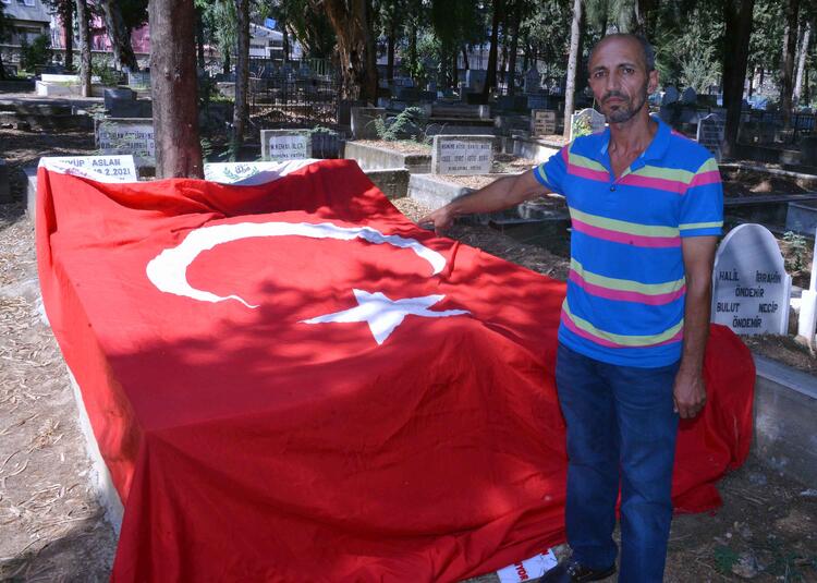 Mezarlıkta alçak saldırı. Türk bayrağını parçaladılar 8