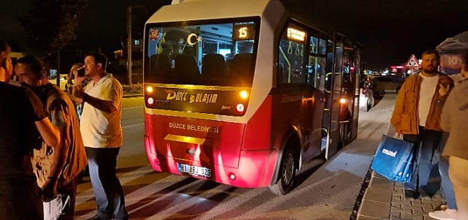 İçinde yolcu bulunan minibüse silahlı saldırı 2