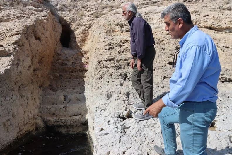 Van Gölü'nde sular çekilince ortaya çıktı. Herkes etrafına toplandı 14