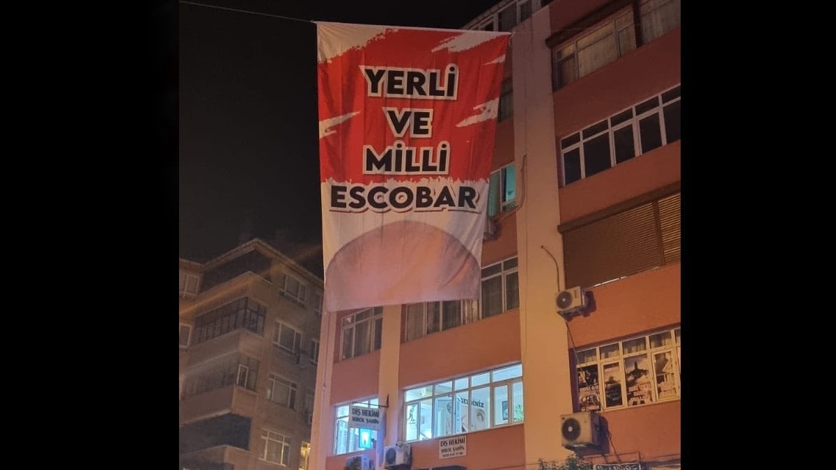 Yerli ve Milli Escobar pankartından sonra. Haftanın en güzel pankartını Erzurumlular astı. Gören herkesin aklına aynı isimler geldi 4