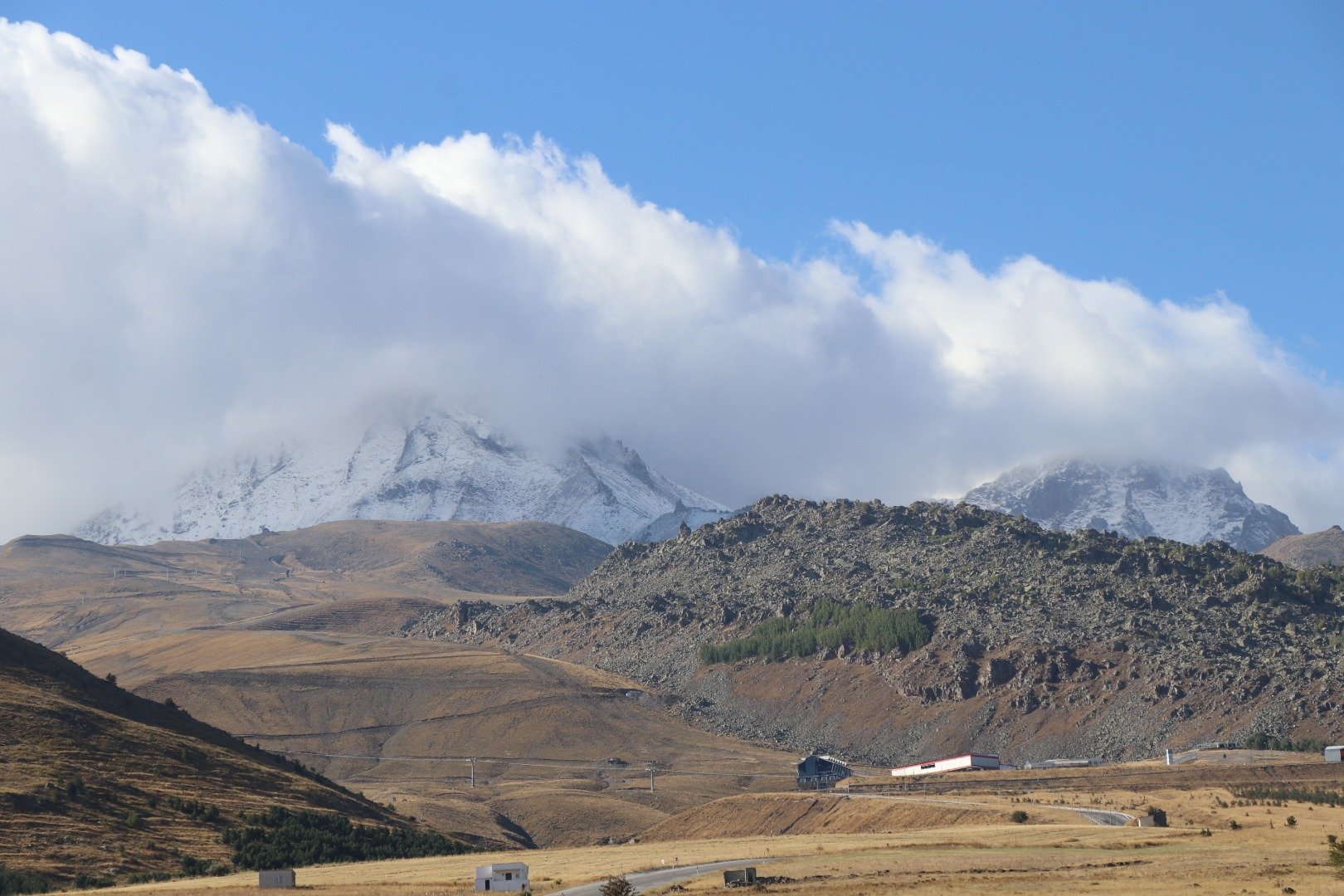 Erciyes Dağı'na mevsimin ilk karı düştü 6