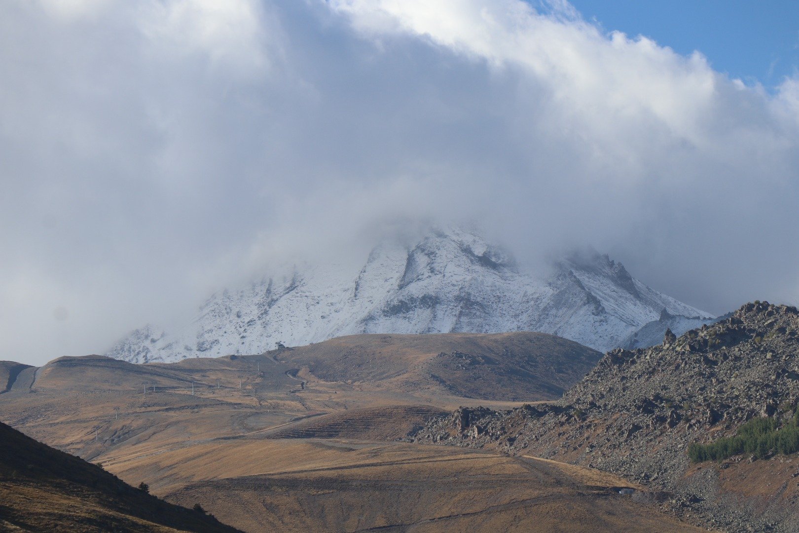 Erciyes Dağı'na mevsimin ilk karı düştü 5